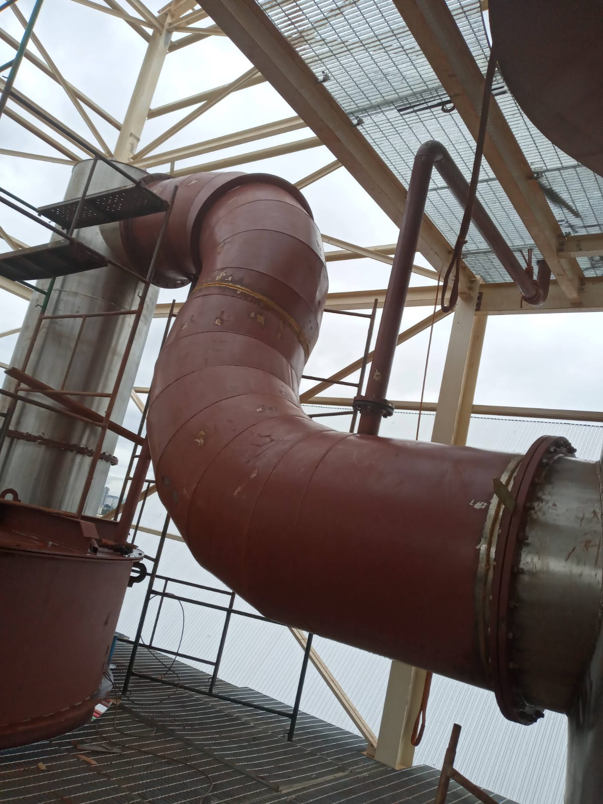Estrutura metálica industrial — KGM e Stemmil, obra Brejeiro